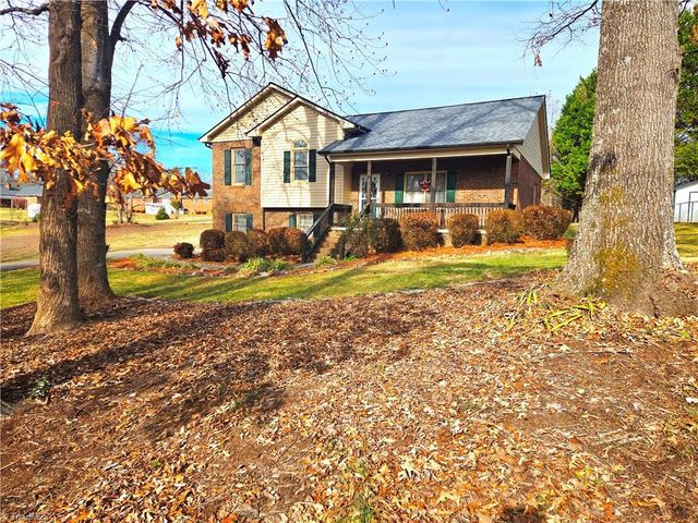 275 Raven Oak Drive, Wilkesboro, NC 28697