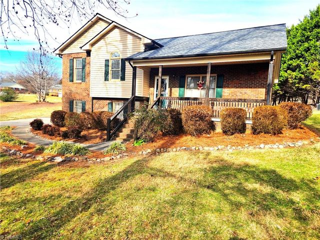275 Raven Oak Drive, Wilkesboro, NC 28697