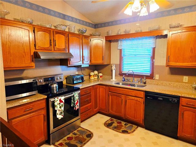 275 Raven Oak Drive, Wilkesboro, NC 28697