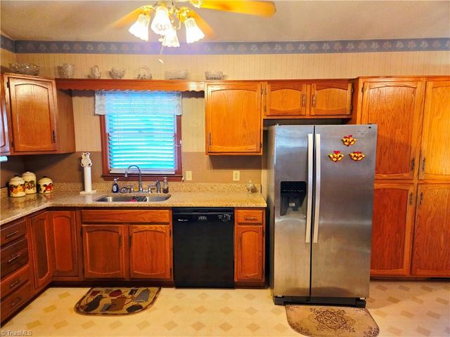 275 Raven Oak Drive, Wilkesboro, NC 28697