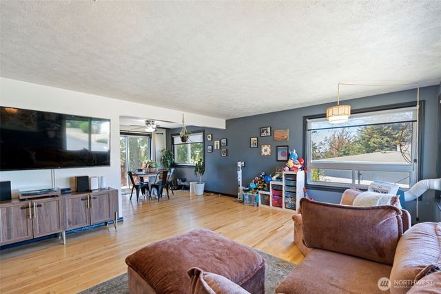 1803 S 232nd Street, Des Moines, WA 98198