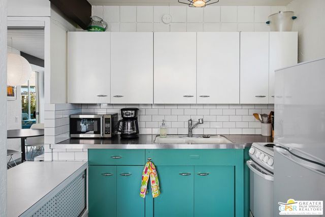 1111 E Palm Canyon Drive 301, Palm Springs, CA 92264