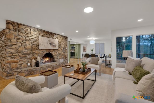 810 N Loop Street, San Marcos, TX 78666