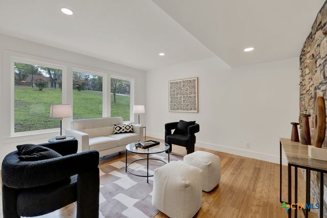 810 N Loop Street, San Marcos, TX 78666