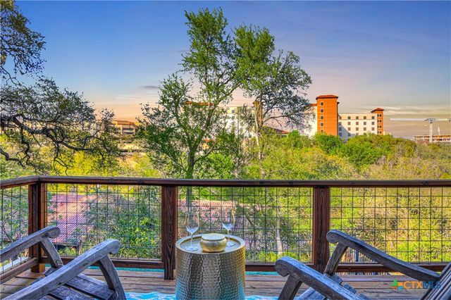 810 N Loop Street, San Marcos, TX 78666