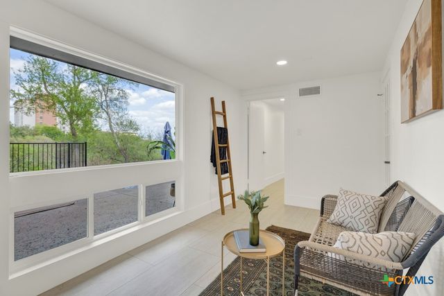 810 N Loop Street, San Marcos, TX 78666