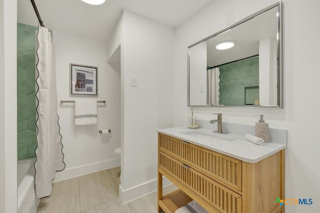 810 N Loop Street, San Marcos, TX 78666