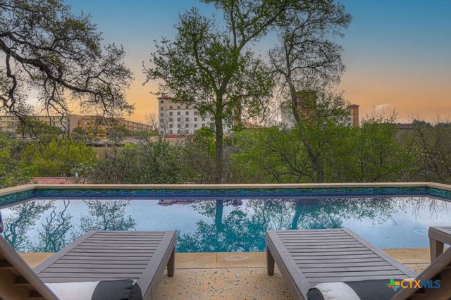 810 N Loop Street, San Marcos, TX 78666