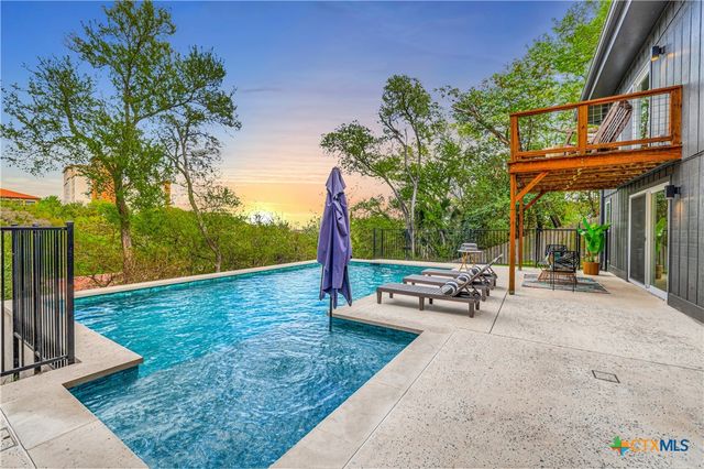 810 N Loop Street, San Marcos, TX 78666