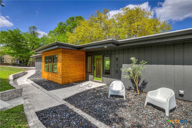 810 N Loop Street, San Marcos, TX 78666