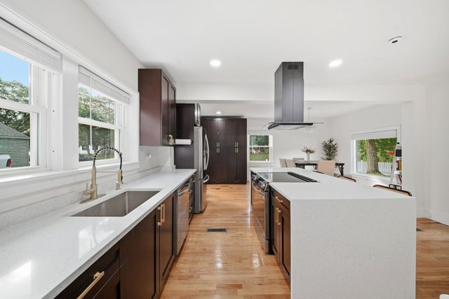 856 Newport Ave, Attleboro, MA 02703