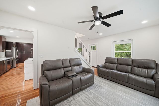 856 Newport Ave, Attleboro, MA 02703