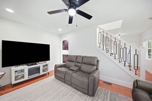 856 Newport Ave, Attleboro, MA 02703
