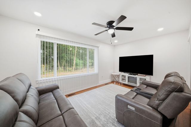 856 Newport Ave, Attleboro, MA 02703