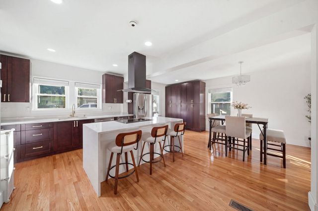 856 Newport Ave, Attleboro, MA 02703