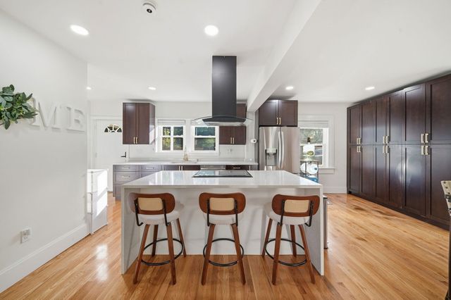 856 Newport Ave, Attleboro, MA 02703