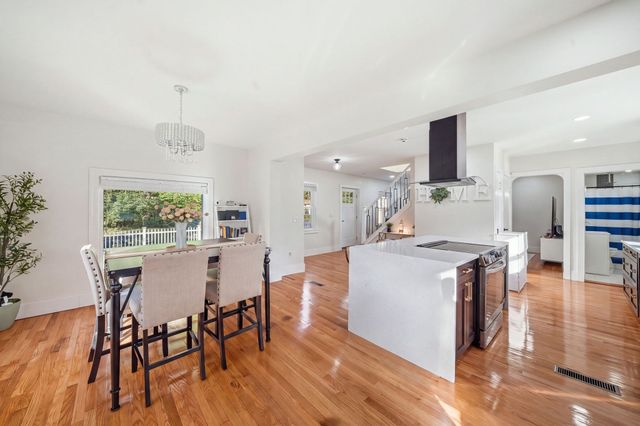 856 Newport Ave, Attleboro, MA 02703
