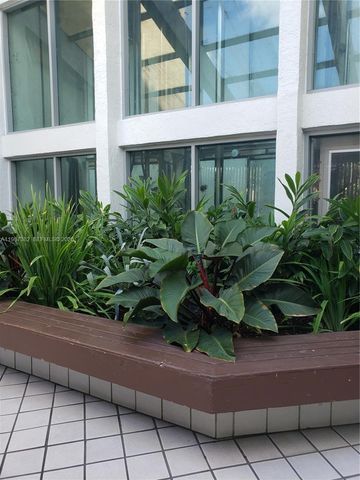 11800 SW 18th St 327-4, Miami, FL 33175