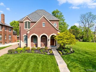 224 N Bemiston Avenue, Clayton, MO 63105