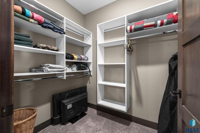 2310 N Lammers Ave Avenue, Tea, SD 57064