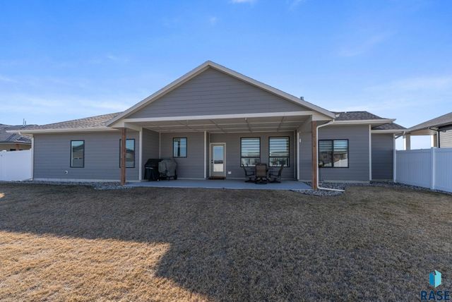 2310 N Lammers Ave Avenue, Tea, SD 57064