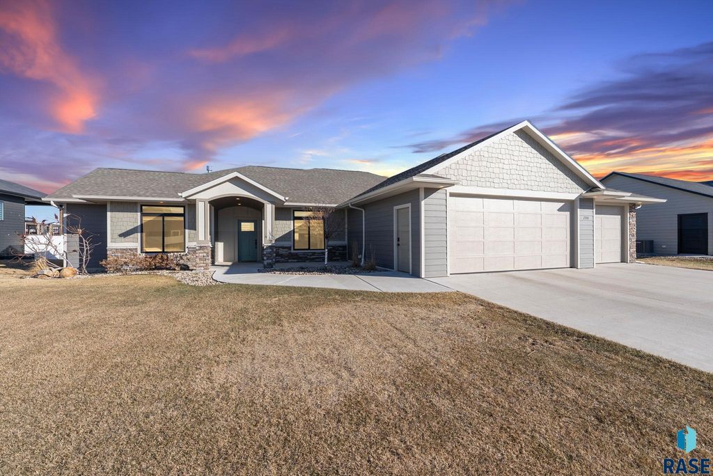 2310 N Lammers Ave Avenue, Tea, SD 57064