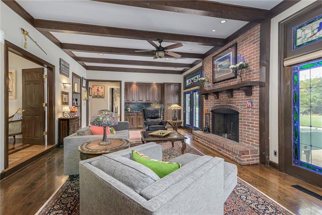 1815 Pine Ridge Road, Leavenworth, KS 66048