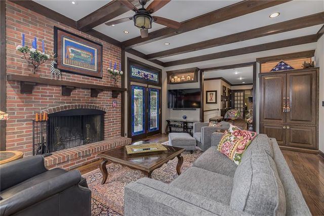 1815 Pine Ridge Road, Leavenworth, KS 66048