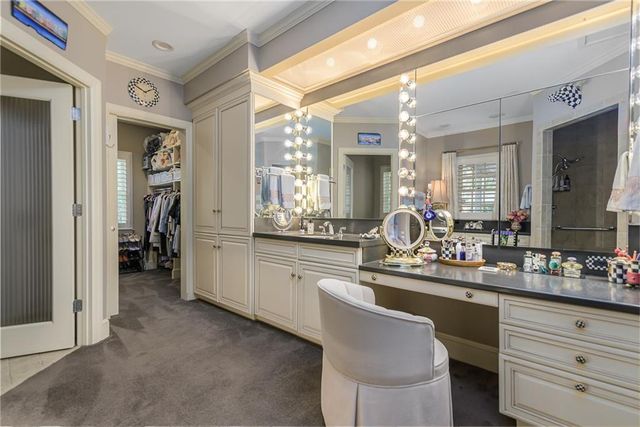 1815 Pine Ridge Road, Leavenworth, KS 66048