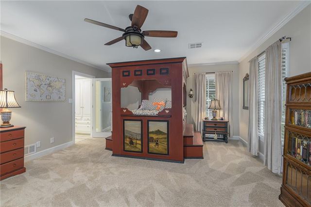 1815 Pine Ridge Road, Leavenworth, KS 66048