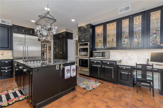 1815 Pine Ridge Road, Leavenworth, KS 66048