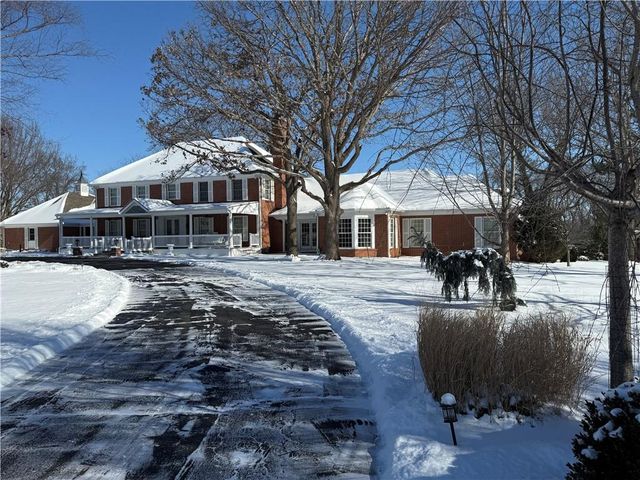 1815 Pine Ridge Road, Leavenworth, KS 66048