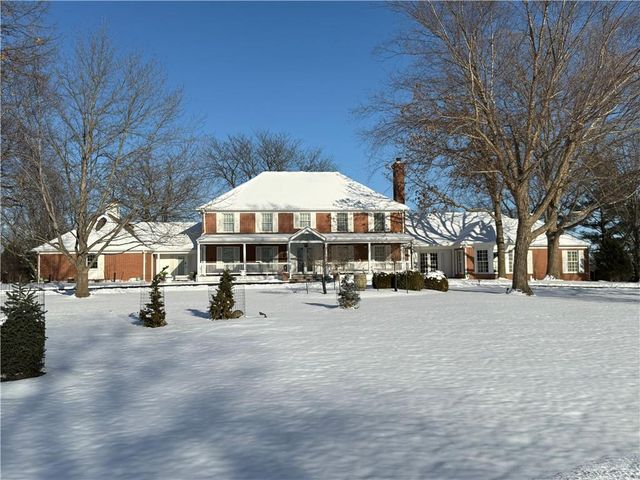 1815 Pine Ridge Road, Leavenworth, KS 66048