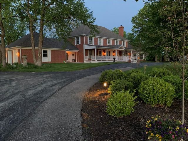 1815 Pine Ridge Road, Leavenworth, KS 66048