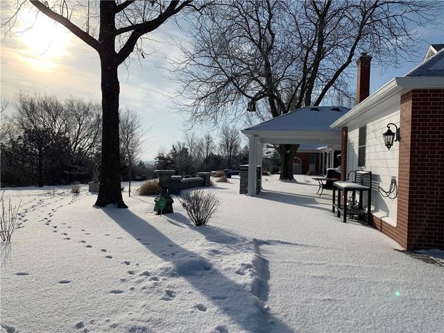 1815 Pine Ridge Road, Leavenworth, KS 66048