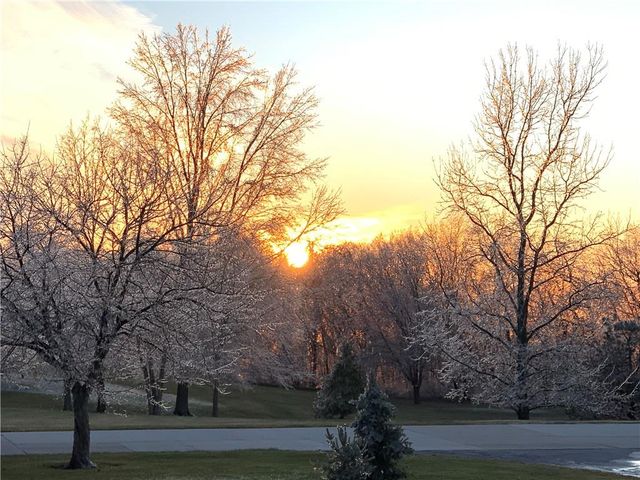 1815 Pine Ridge Road, Leavenworth, KS 66048