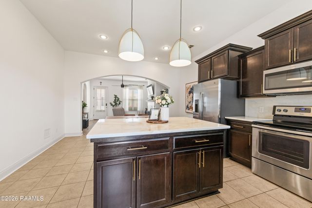 102 Pettigrove Drive, Youngsville, LA 70592