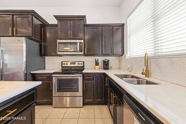 102 Pettigrove Drive, Youngsville, LA 70592
