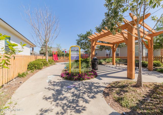 102 Pettigrove Drive, Youngsville, LA 70592