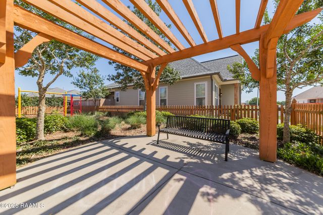 102 Pettigrove Drive, Youngsville, LA 70592