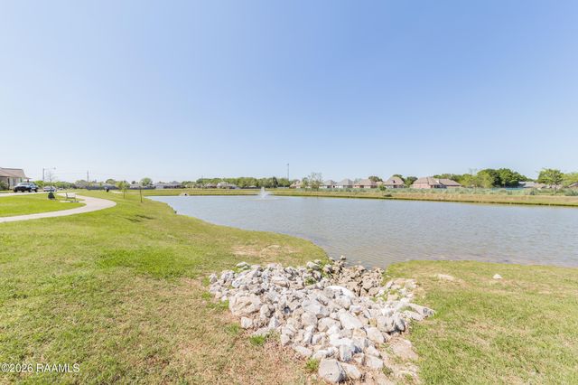 102 Pettigrove Drive, Youngsville, LA 70592