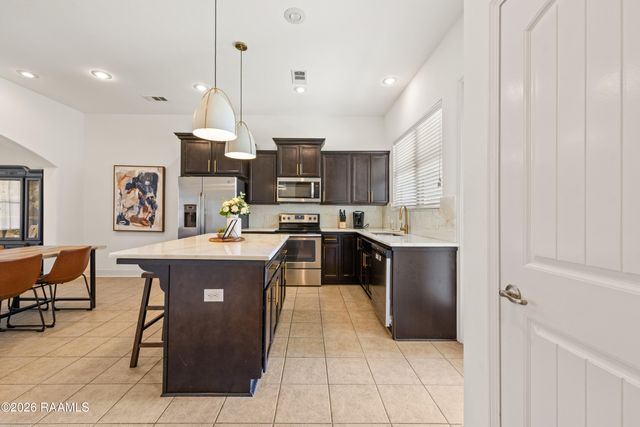 102 Pettigrove Drive, Youngsville, LA 70592
