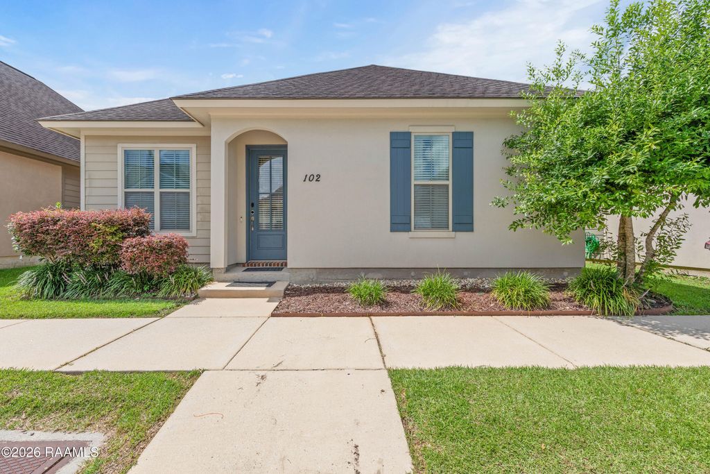 102 Pettigrove Drive, Youngsville, LA 70592