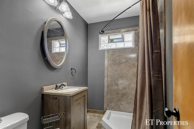 7695 Thomas Avenue, Jenison, MI 49428