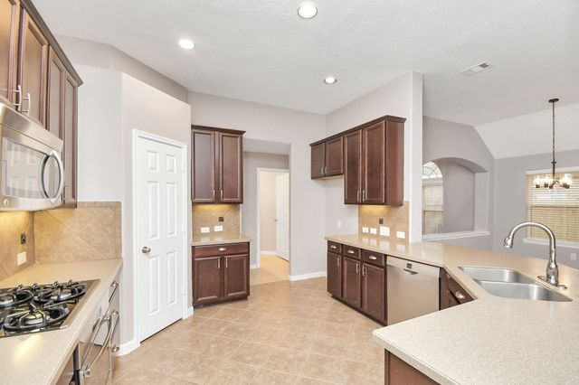 17311 Elverson Oaks Drive, Tomball, TX 77377