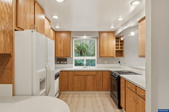 3696 Spring St S, Salem, OR 97302