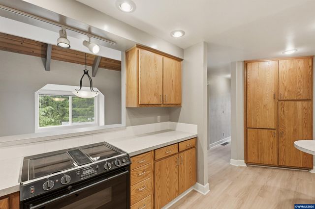 3696 Spring St S, Salem, OR 97302