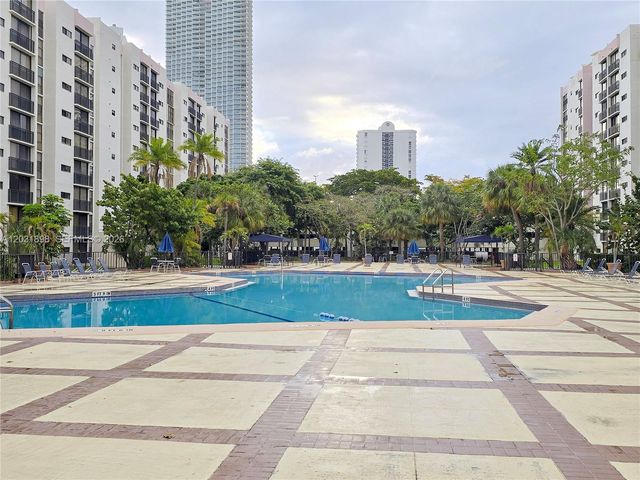 16919 N Bay Road 517, Sunny Isles Beach, FL 33160