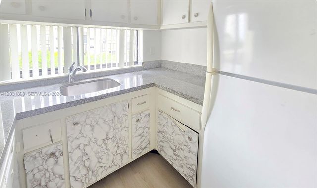 16919 N Bay Road 517, Sunny Isles Beach, FL 33160