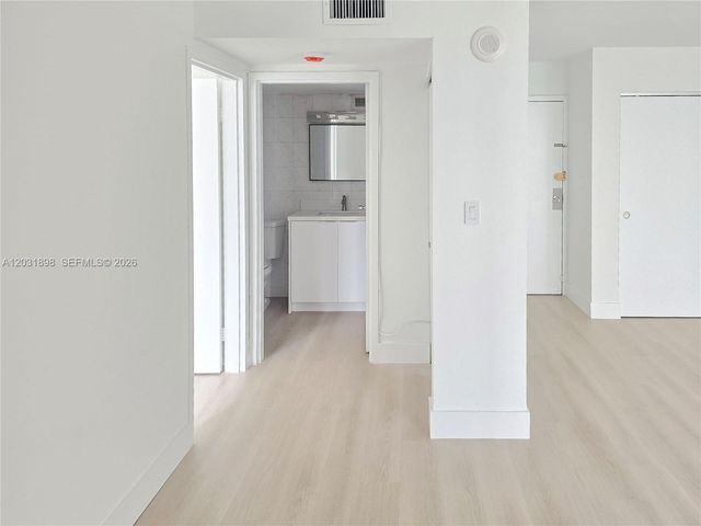 16919 N Bay Road 517, Sunny Isles Beach, FL 33160